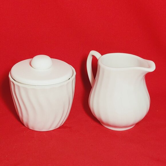 Vintage Royal Norfolk Porcelain Sugar and Creamer Set Embossed Swirls - Picture 9 of 10